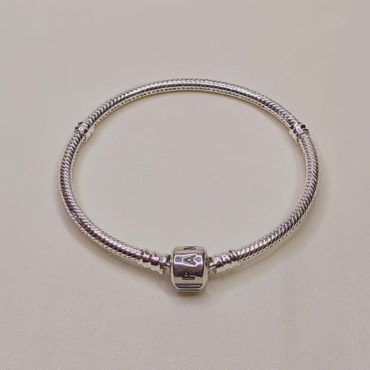 Brazalete con Broche de Cubo